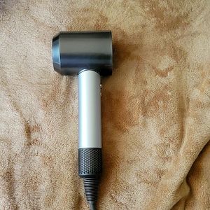 Dyson blowdryer
